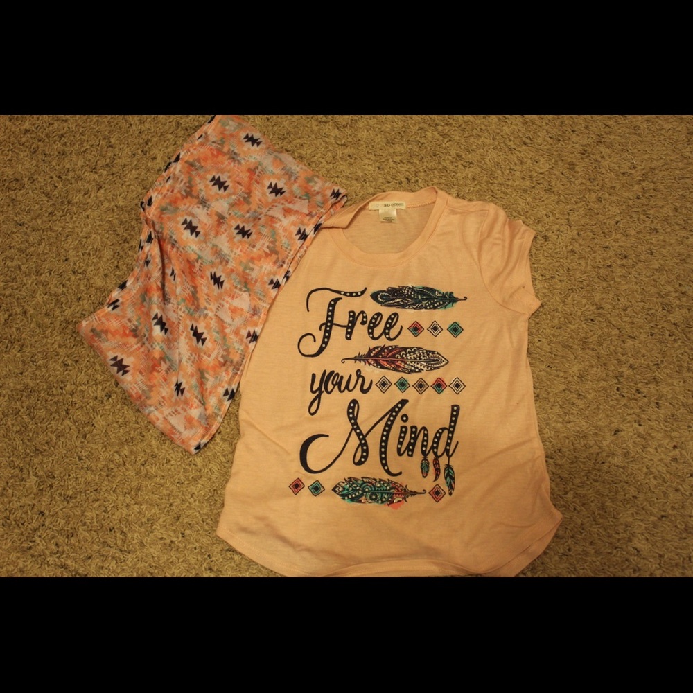 Short sleeve shirt with infinity scarf